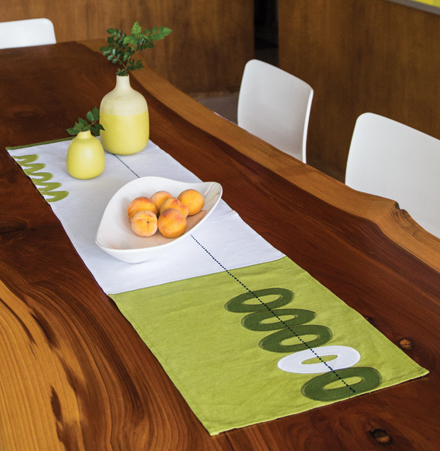 linen-table-runner.jpg linen-table-runner.jpg