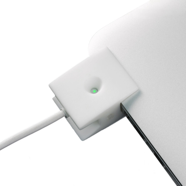 MagStay with MagSafe 2 Open and Closed Retina Display