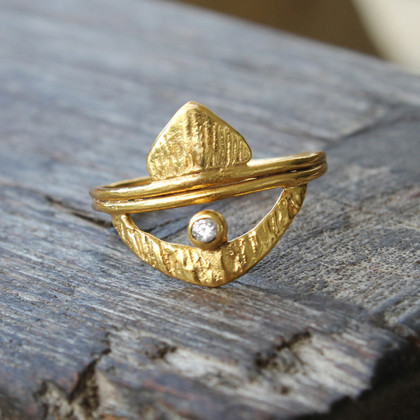 14 carat gold plated sterling silver ring with white crystal and Moroccan inspiration 14 carat gold plated sterling silver ring with white crystal and Moroccan inspiration
