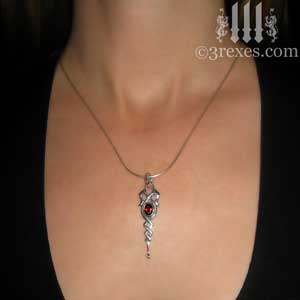 celtic-dripping-princess-necklace-garnet-model celtic-dripping-princess-necklace-garnet-model