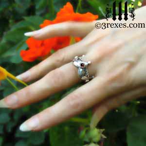 half-crown-wedding-ring-sterling-silver-band-garnet-model
