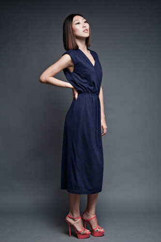 vintage 70s dress navy sleeveless v neck midi (40" bust)
