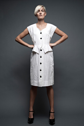 vintage 70s dress white sleeveless peplum contrasting black buttons (38" Bust)