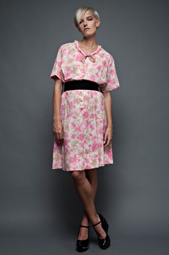 vintage 50s floral spring day dress pink ascot ruffled neck crinkled plus size 2X 3X (40" waist)