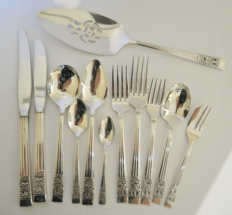67pce Oneida Community Hampton Court Silver Plate Cutlery Set for 6