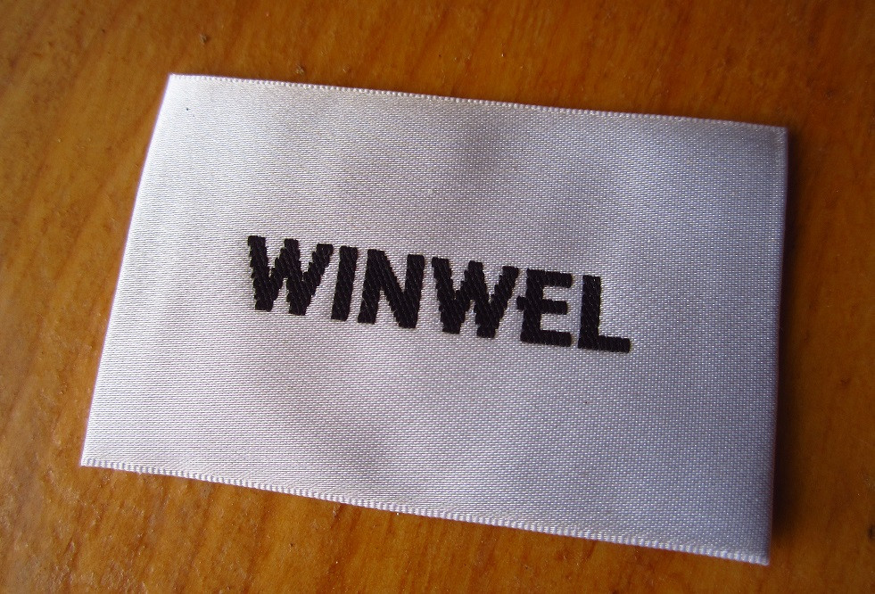 high definition clothing label in satin woven yarns
