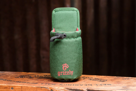 As with all of the products in the Grizzly Modular Component System, the Snake River is made of heavy duty tough 1000 Denier Cordura and measures 8.5 H x 3.5 W X 4.25 D and will come in handy wherever your adventure takes you.