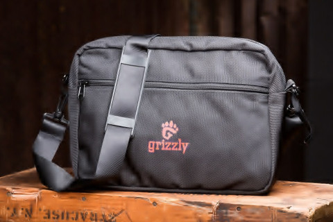 Grizzly's BIG BAG-MASSAGE THERAPISTS, Padded/Protective. All Activity GEAR BAG for Physicians, Medical Tech, EMT, Paramedic, Nurses, Phlebolomist.