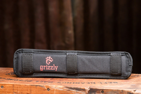 The Wild Grizzly Super Padded Shoulder Pad fits easily on to any shoulder strap of any bag to reduce the stress of carrying a heavy bag. 