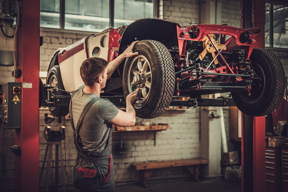 Comparing Restoration and Mechanic Services for Classic Cars - www.a