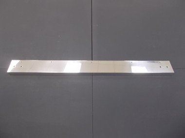 359 PETERBILT GRILL BOTTOM POLISHED ALUMINUM