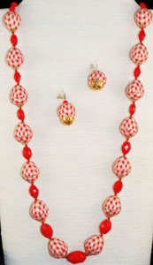 Full view of vintage fabric beads,necklace set
