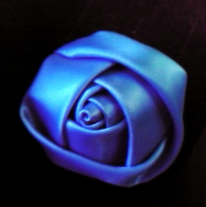 LAPEL FLOWER BLUE