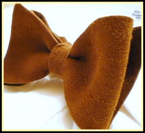 LEATHER BOW TIE BROWN