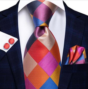 MATCHING TIE, POCKET SQUARE AND CUFF LINKS