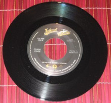 JONES, GRACE - Pull Up To The Bumper / La Vie En Rose