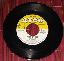 BEE GEES - First Of May / Lamplight