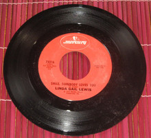 LEWIS, LINDA GAIL - Smile Somebody Loves You / Louisiana