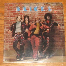 HELLO PEOPLE - Bricks