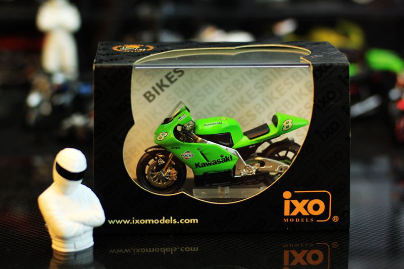 IXO new authentic motorcycle model 1:24 Kawasaki ZX-RR No. 88 GP 