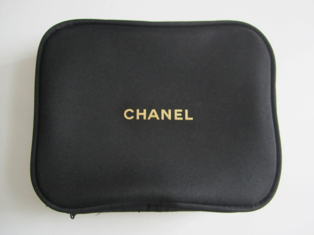 black makeup pouch