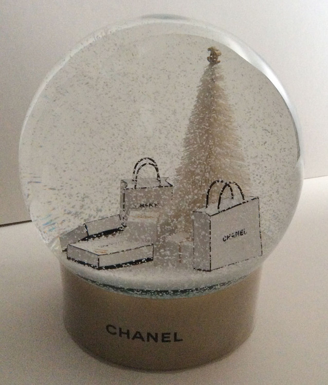 Christmas Tree & Shopping Bag Electric Snow Globe 