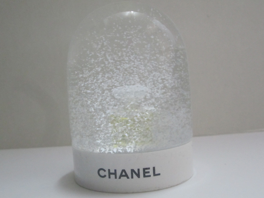 CHANEL Pre-Owned 2018 Nº5 Bottle Snow Globe - Farfetch
