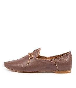 SOMMER Flats in Mocca/ Tan Leather
