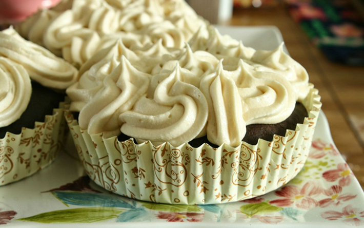 Chocolate Cupcakes with Rich Maple Buttercream Frosting