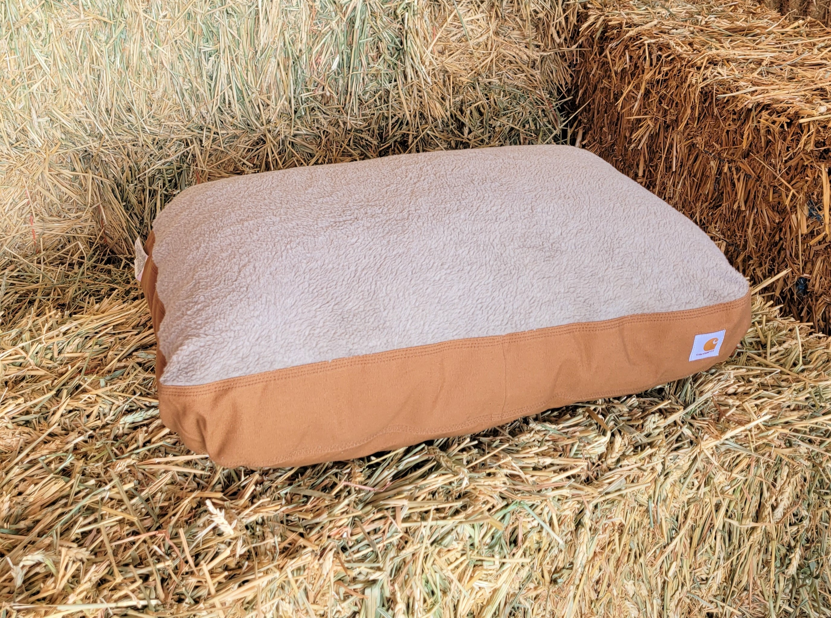 oct-2021-carhartt-pet-beds-in-large-and-xlarge.jpg