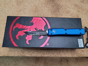 Microtech UTX-70 Tanto full Serration, Blue and Black