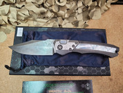 Heretic Wraith Auto bowie with Vegas Forge Damascus Steel, Mother of Pearl, Fat Carbon