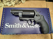 Smith and Wesson Governor 410/45LC Revolver, Black
