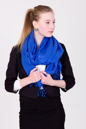 Wrap yourself in luxury with this blue Pashmina.