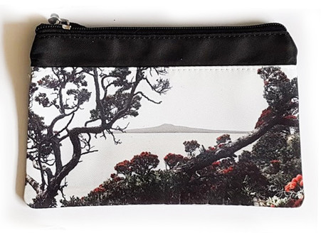 ''Shang-ri-la'' NZ art purse