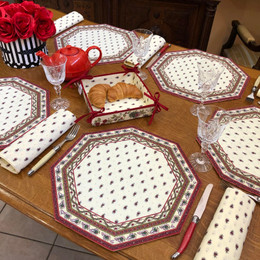 Marat Avignon Ecru Quilted Bordered Placemat Octogon Made in France