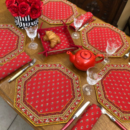 Marat Avignon Red Quilted Bordered Placemat Octogon Made in France