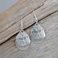 SAND DOLLAR EARRINGS
DIMENSIONS : 1"X 3/4"
STERLING SILVER EAR WIRE