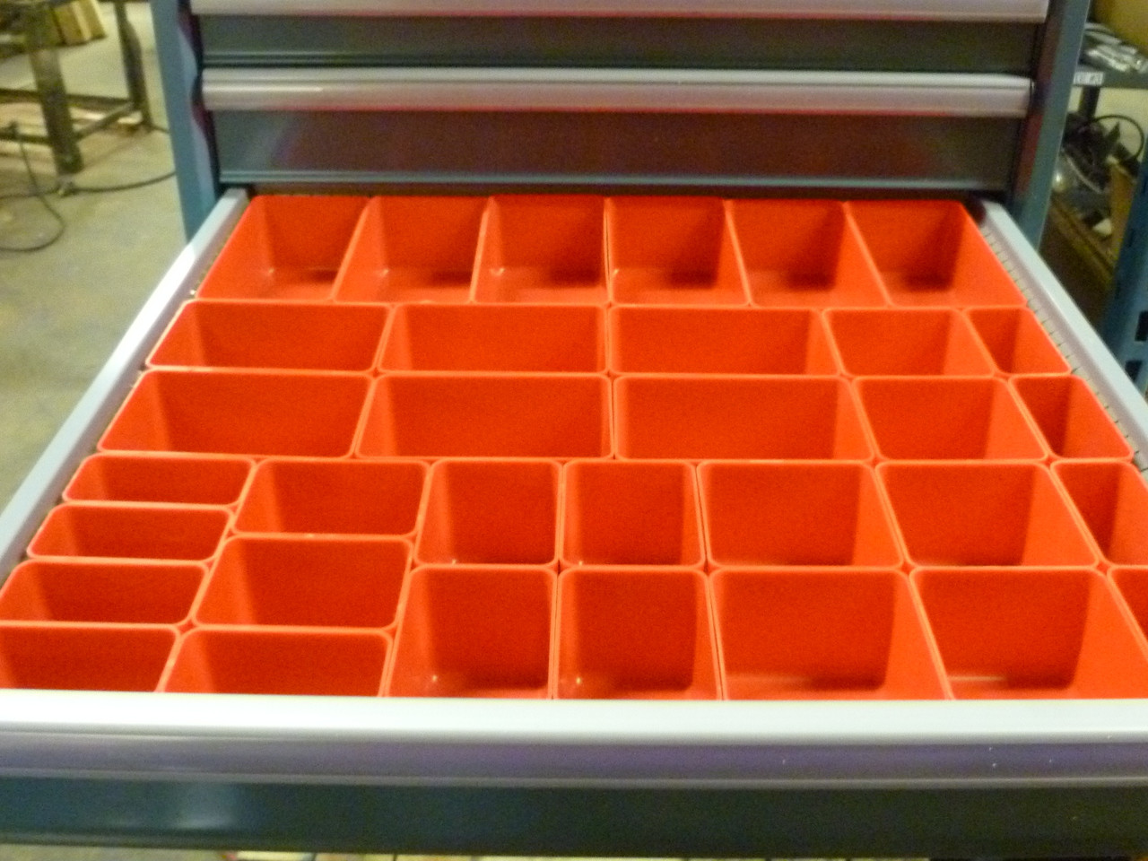 33 PC RED PLASTIC BOX ASSORTMENT . 3" DEEP . FIVE (5) SIZES