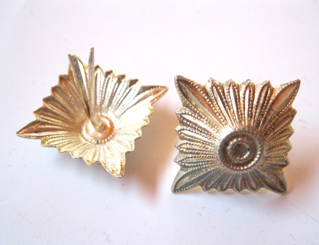 PAIR OF WWII WW2 GERMAN PANK PIPS GOLD STARS FOR SHOULDER BOARDS BADGE