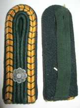 WW2 German Prison Administration 'Strafvollzug' NCO shoulder boards for the rank of Strafvollzugsdienst Hilfsaufseher, circa 1942-45. Slip-on style, shows light wear and age. Pair.