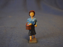 PAINTED PEWTER LADY WITH PICNIC BASKET FIGURE O GAUGE