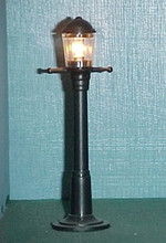 BLACK STREET LAMP WITH CLEAR GLOBE 14 VOLTS 4 1/4" TALL