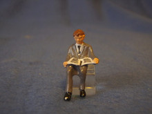 MAN WITH NEWSPAPER IN SITTING POSITION PAINTED PEWTER FIGURE O GAUGE 5 PCS
