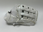 White Lightning Fielding Glove - 13.5"