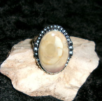 Ring with QUEEN GOLDEN HIGH ELF