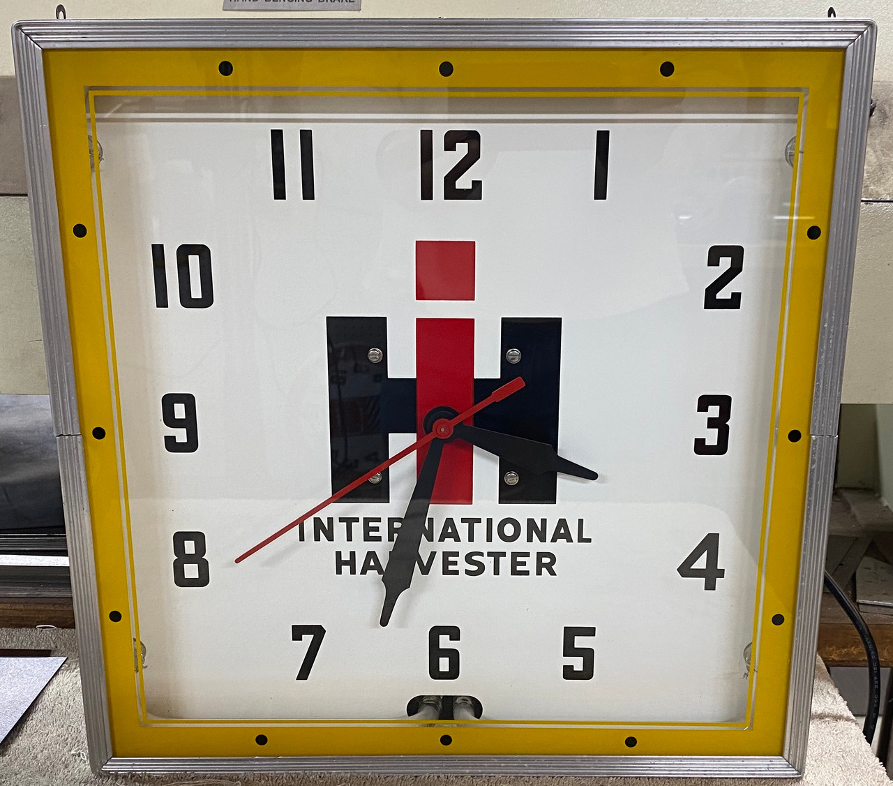 International Harvester Logo Neon Clock 8CASEH w/ FREE Shipping 