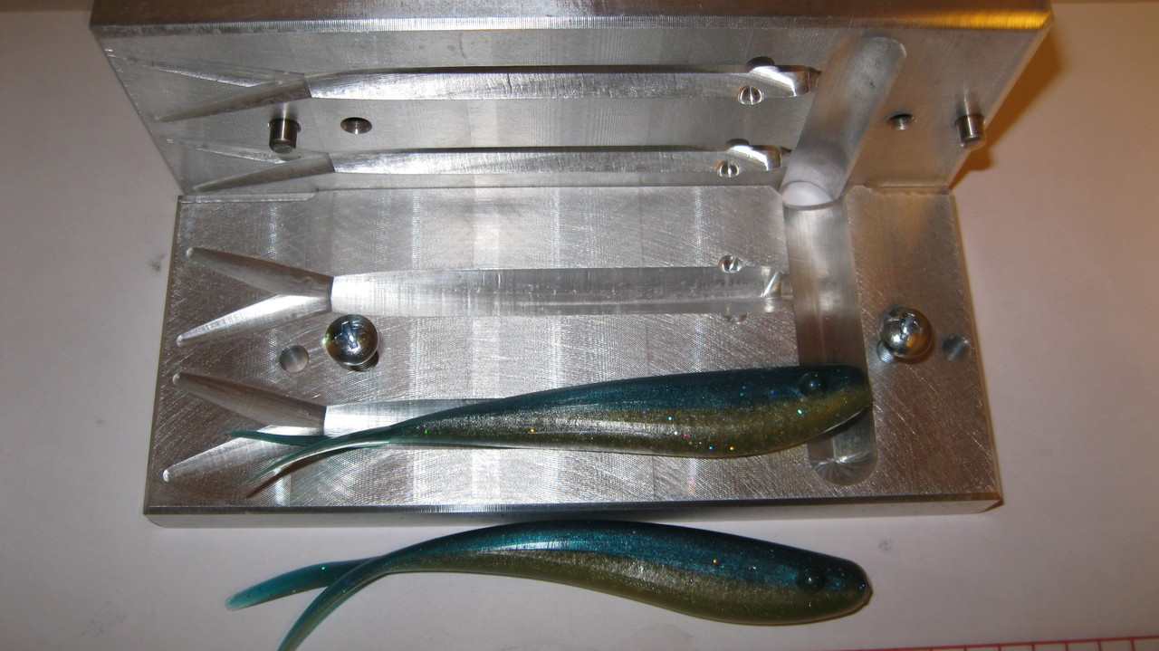 Silver Fish - 4 1/2 - 2 cavity mold