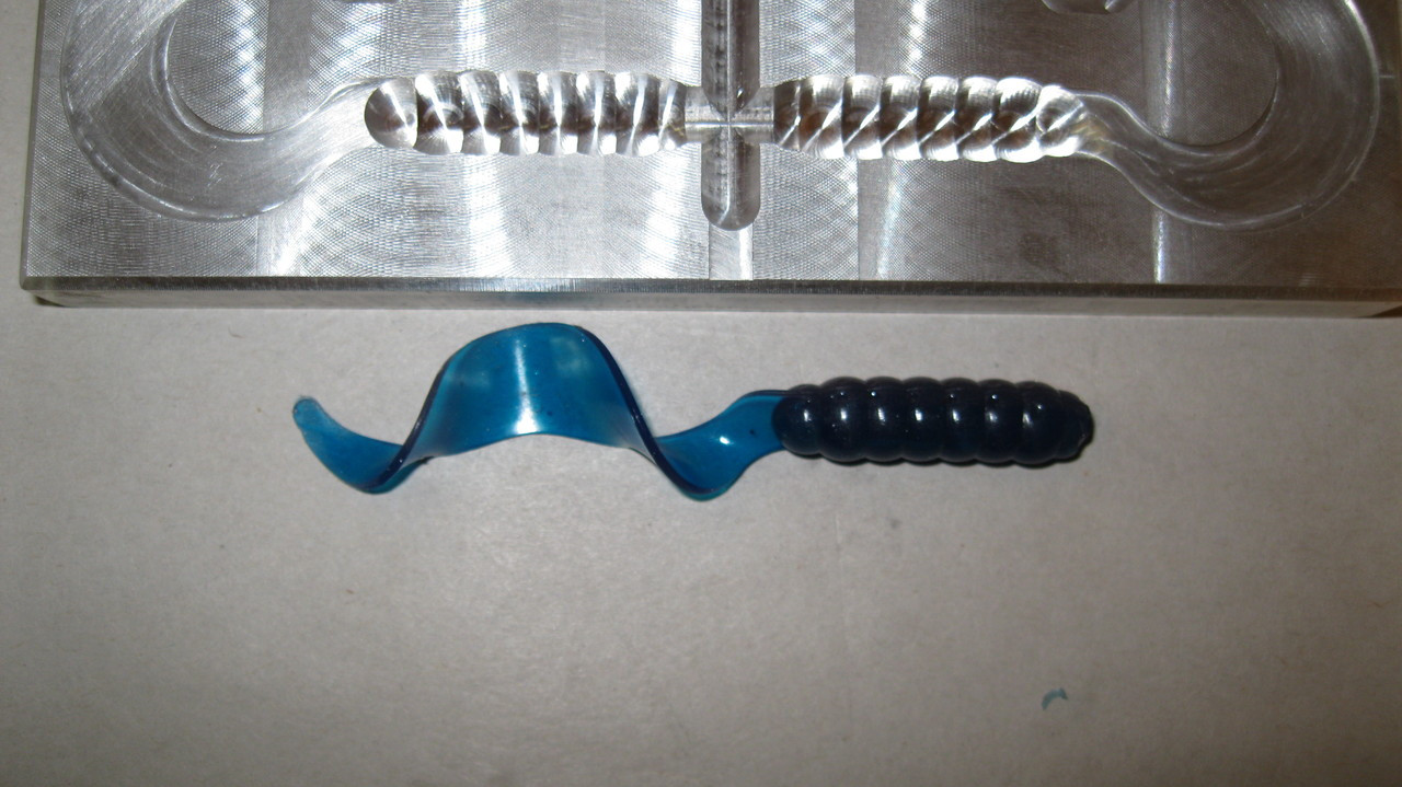 Twister Tail Grub - 4 - 4 cavity mold
