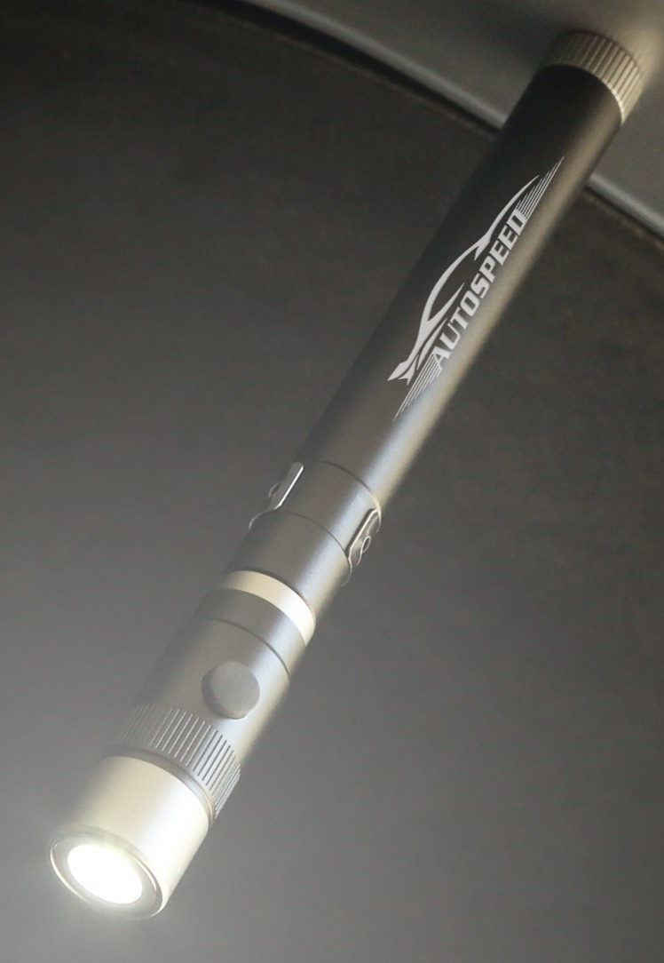 bright-rechargeable-penlight-doublesidemagnet.jpg